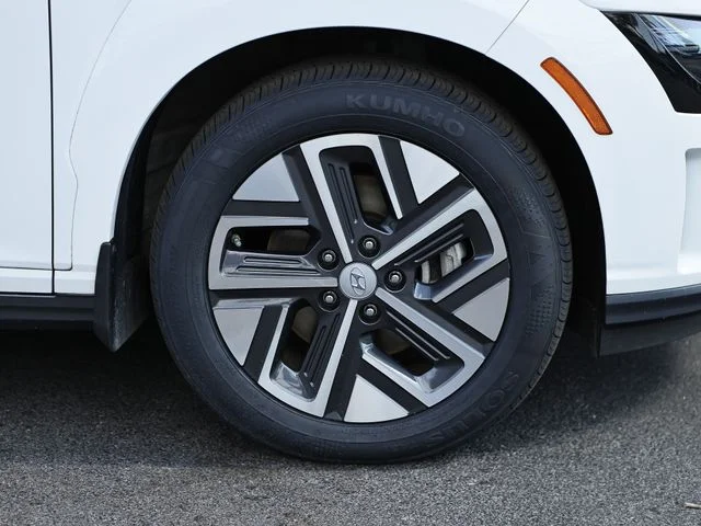 Used 2023 Lunar White Hyundai SEL image 5