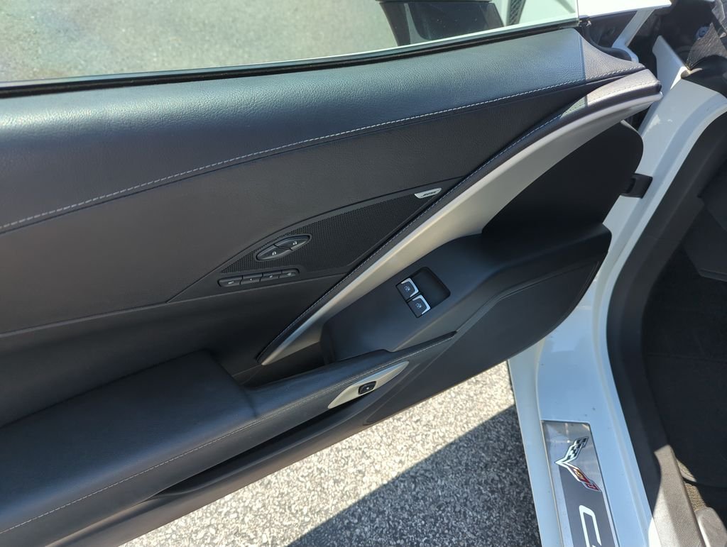 Used 2015 White Chevrolet Stingray Z51 image 14