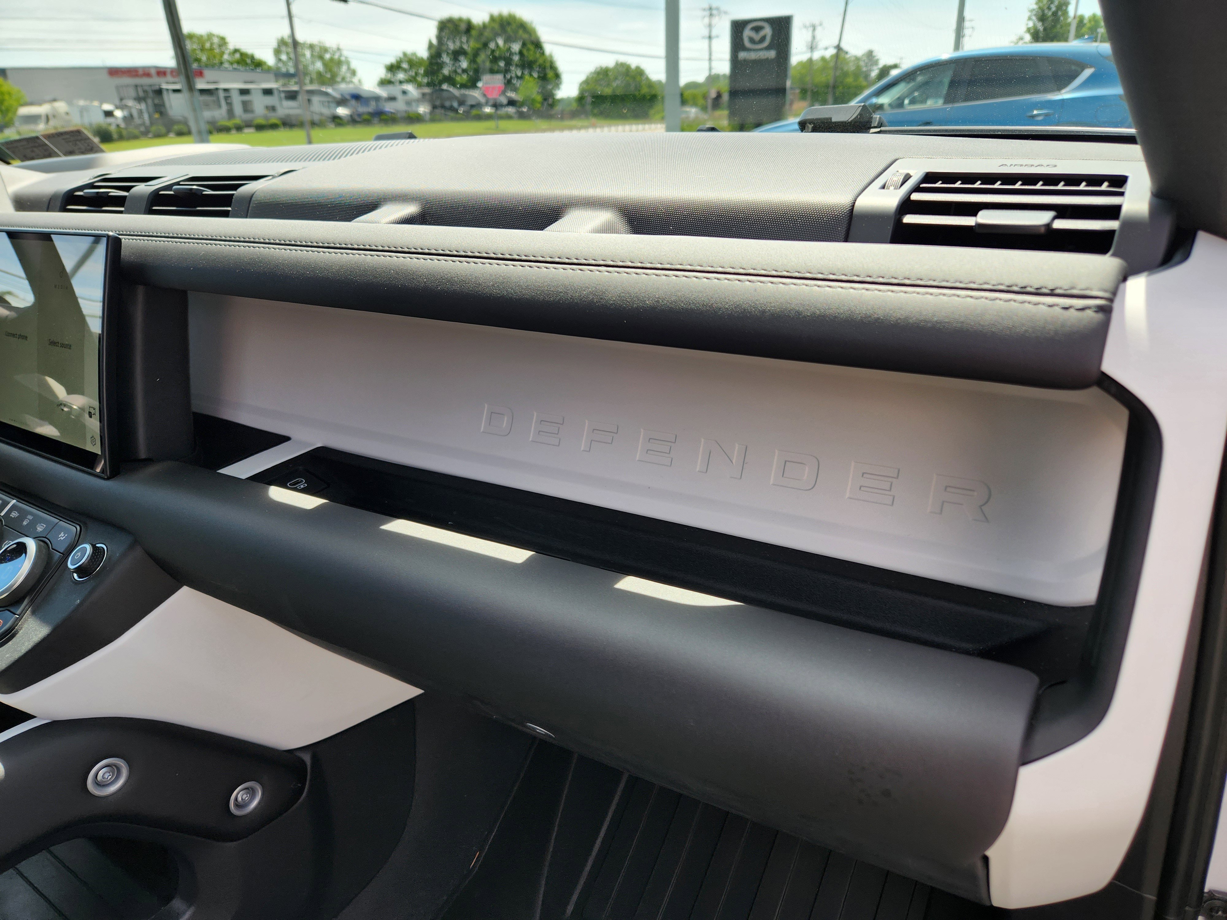 Certified Used 2025 Fuji White Land Rover S image 14