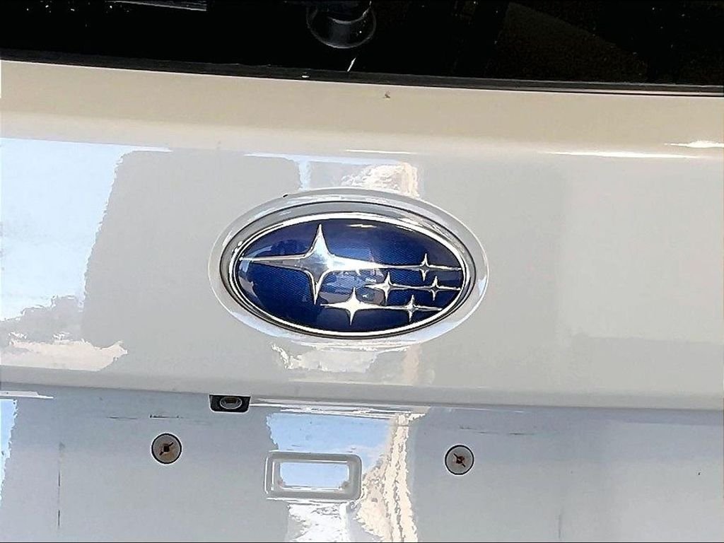 Used 2015 White Subaru 2.5i Premium image 28