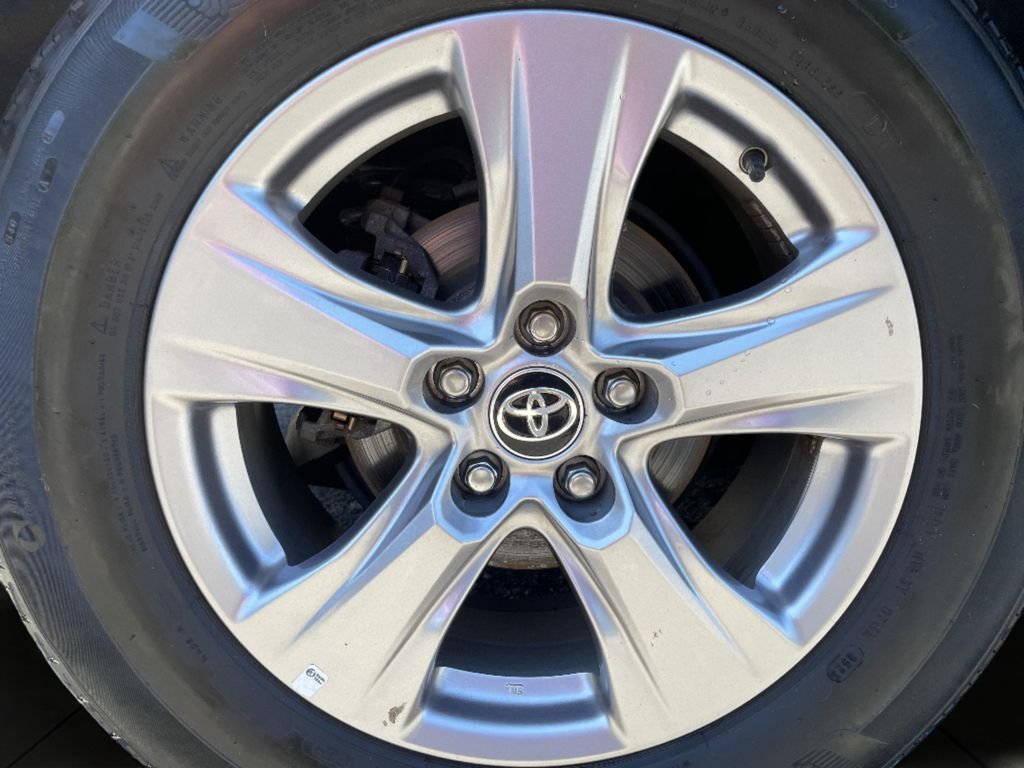 Used 2023  Toyota XLE image 28