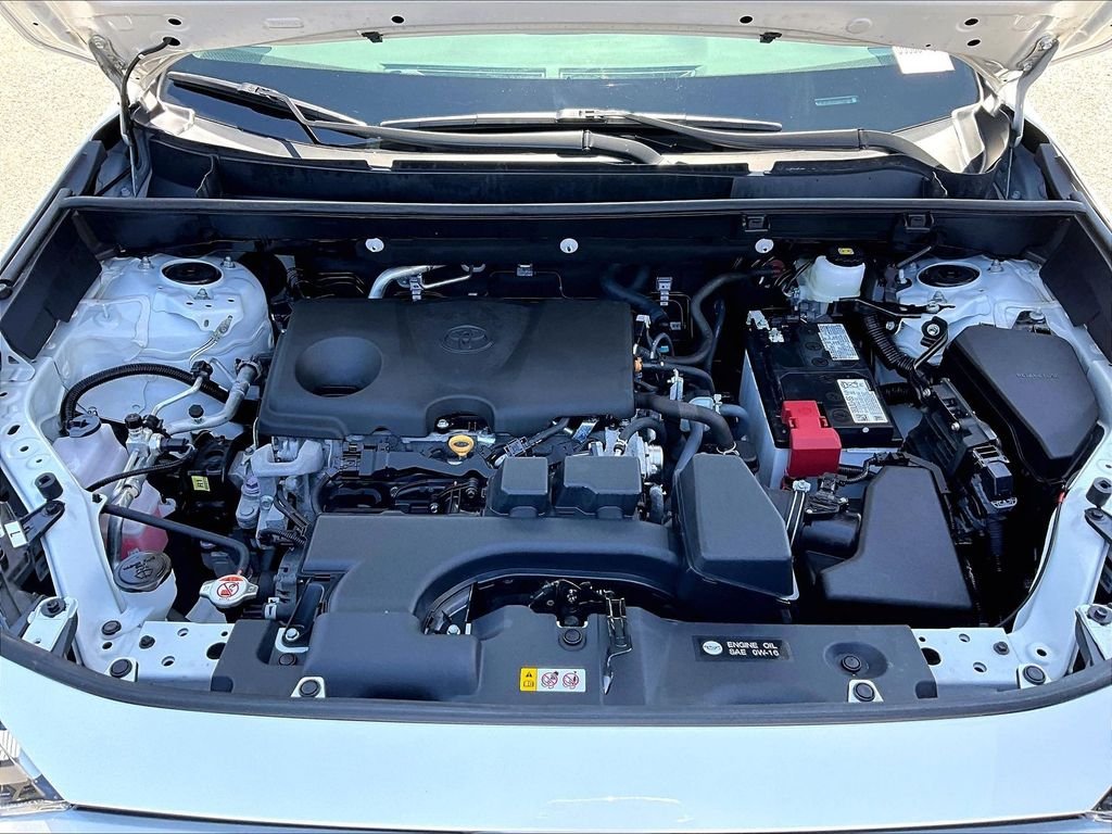 Used 2025 Ice Toyota LE image 30