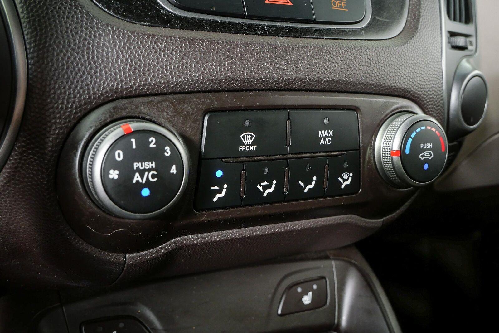 Used 2014 Laguna Blue Metallic Hyundai SE image 14