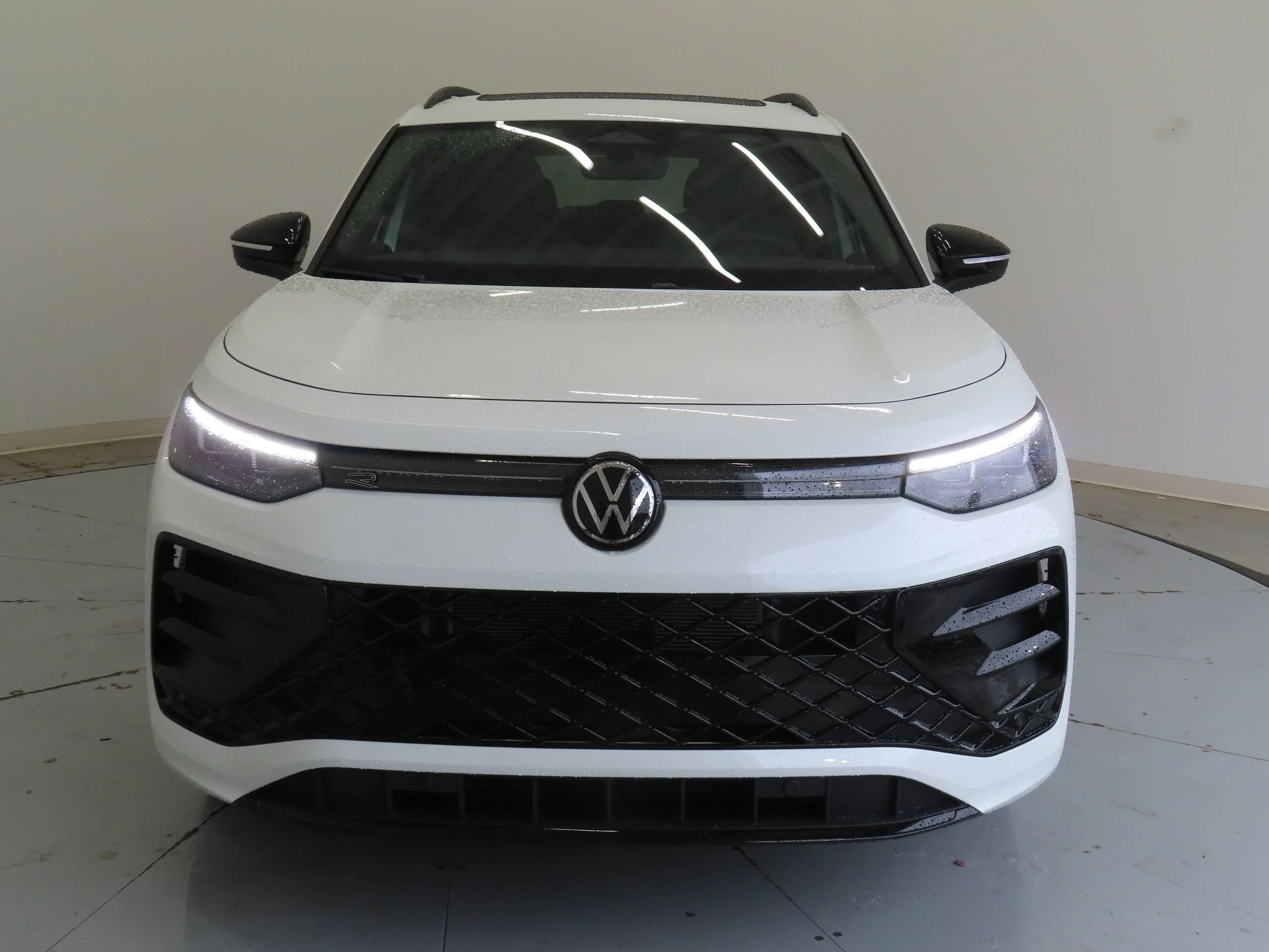 New 2026 White Volkswagen 2.0T SE R-Line Black image 9