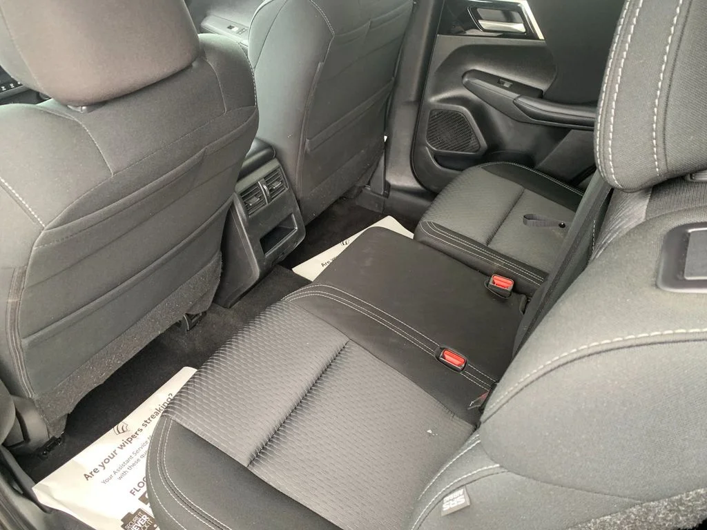Used 2024  Mitsubishi ES image 14