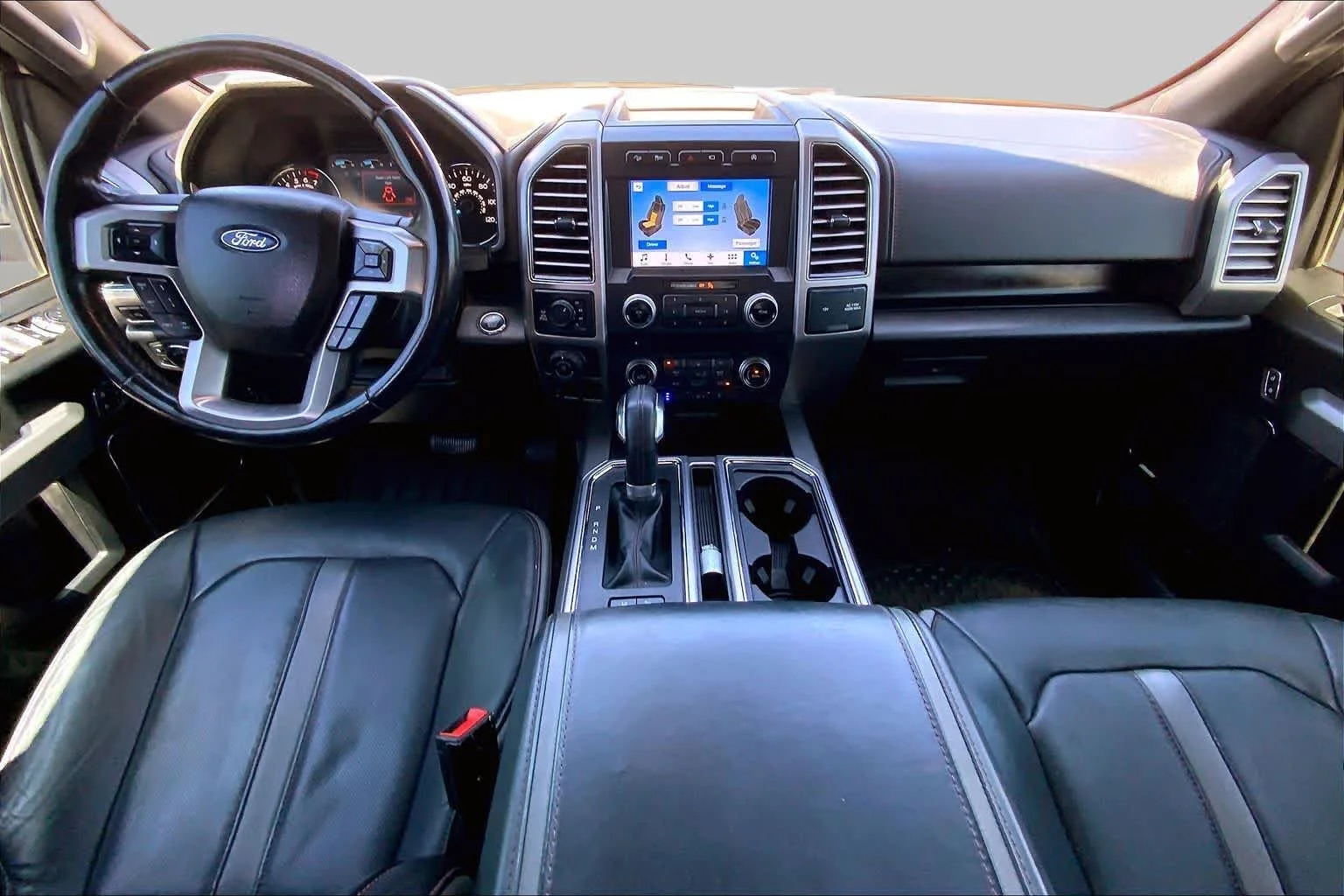 Used 2018 White Platinum Metallic Tri-Coat Ford Platinum image 13
