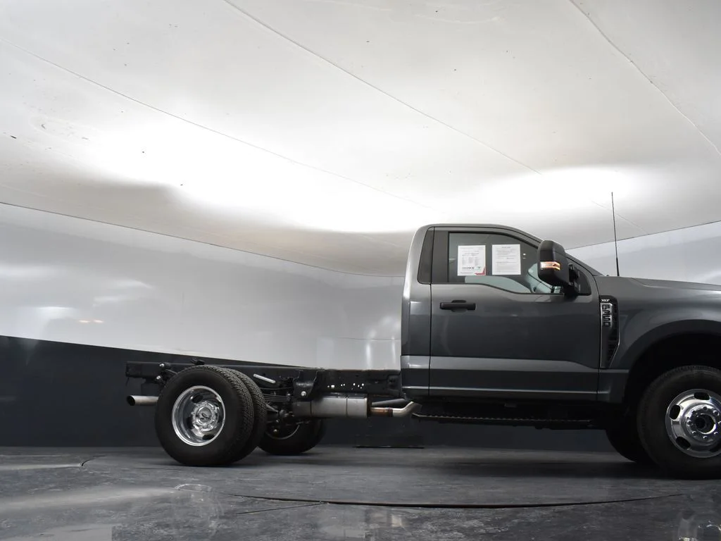 2026 Ford F-350 Super Duty Chassis Cab XLT - Photo 29
