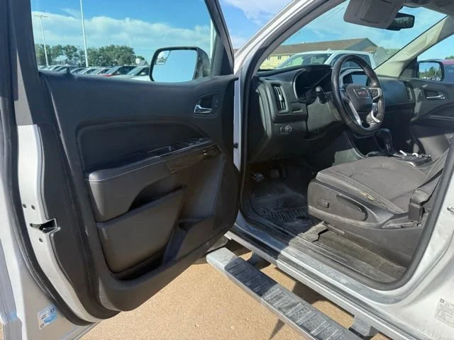 Used 2018 QUICKSILVER METALLIC GMC 2WD SLE image 10
