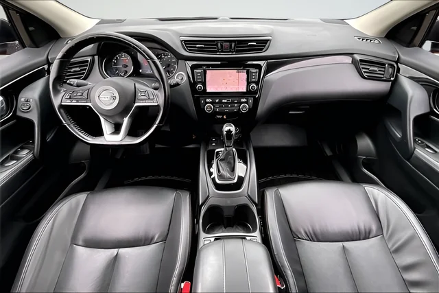 Used 2022 Red Nissan SL image 7