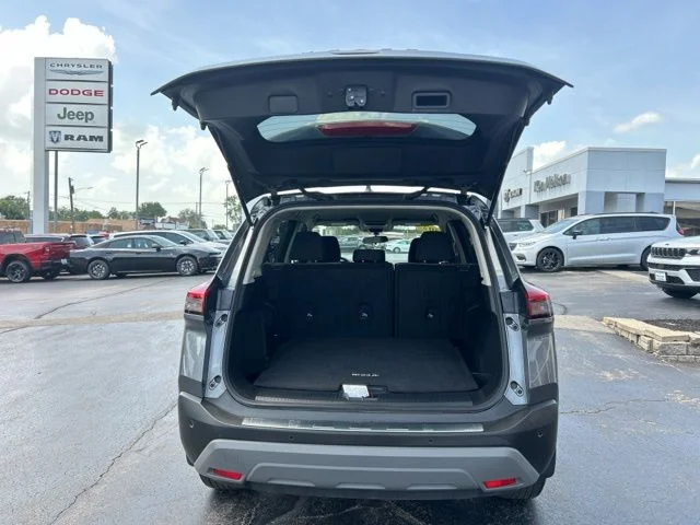 Used 2023 Gray Nissan SV image 6