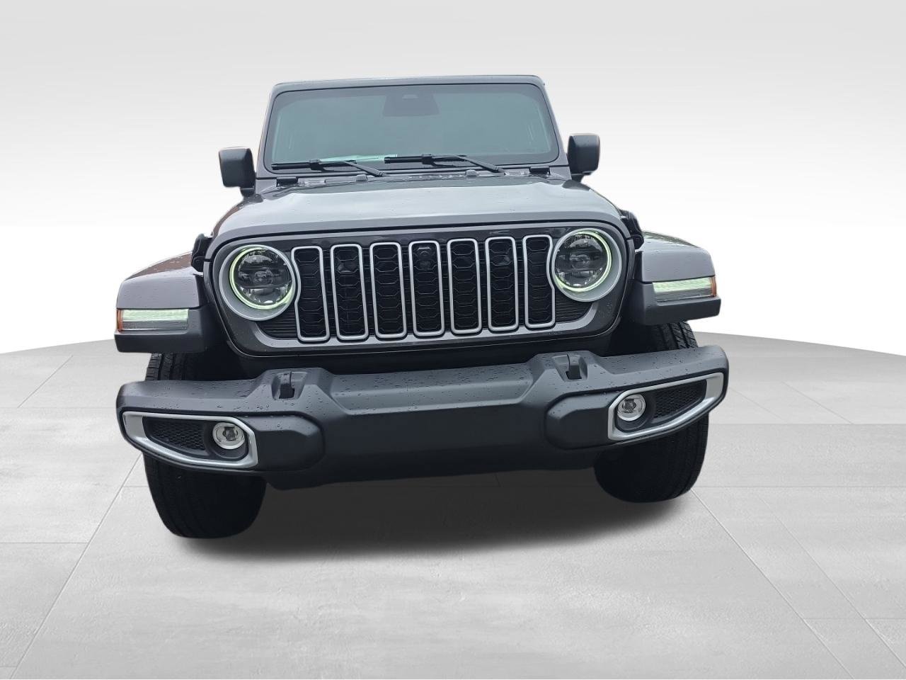 New 2026 Granite Crystal Metallic Clear-Coat Exterior Paint Jeep Sahara image 2