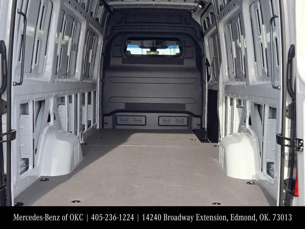 Used 2025 White Mercedes-Benz Cargo 170 WB image 31