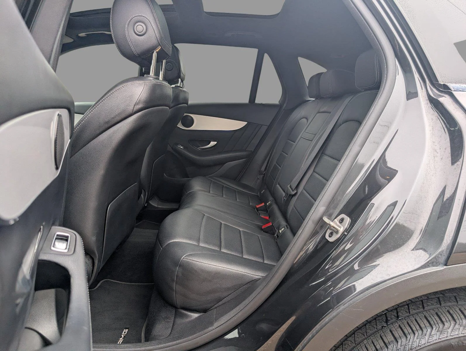 Used 2022 Graphite Grey Metallic Mercedes-Benz GLC 300 image 17