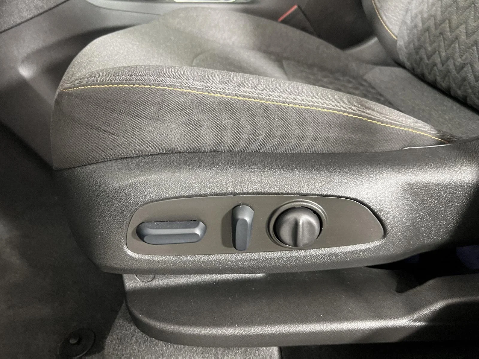 Used 2024 Lakeshore Blue Metallic Chevrolet LT image 21