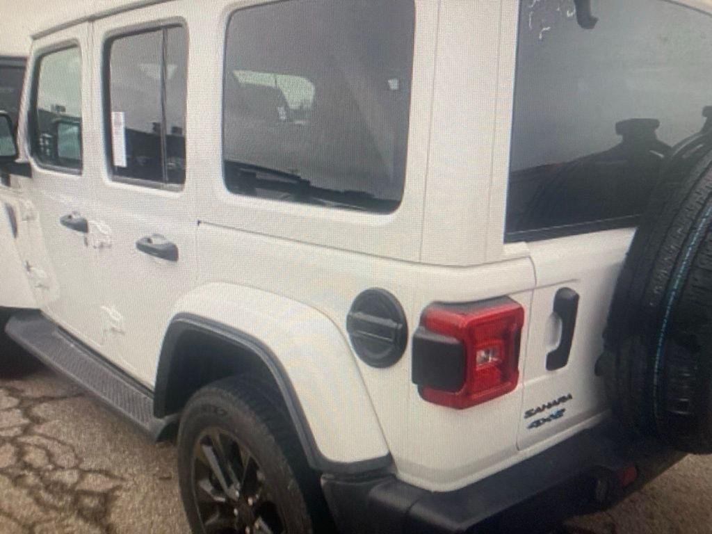 Used 2025 Bright White Clearcoat Jeep Sahara image 4