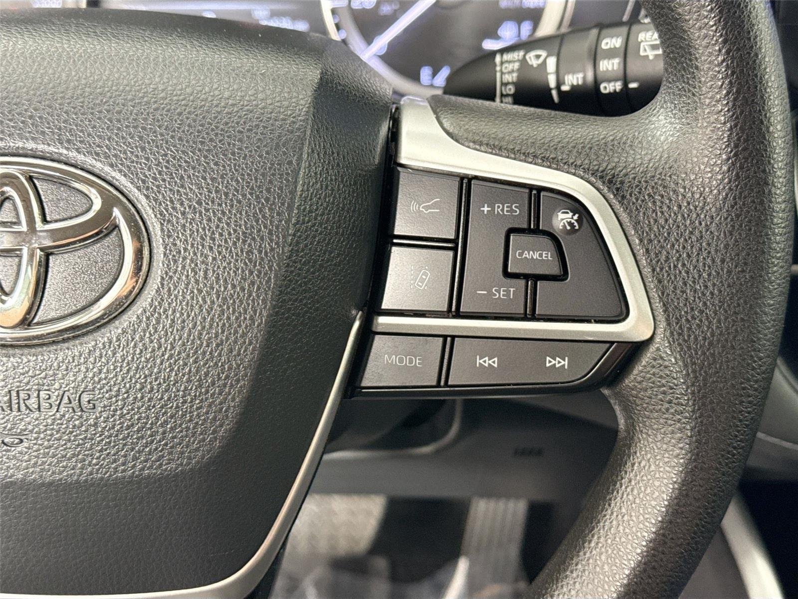 2023 Toyota Highlander L - Photo 17