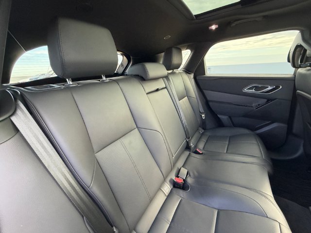 Used 2024  Land Rover Dynamic SE image 17