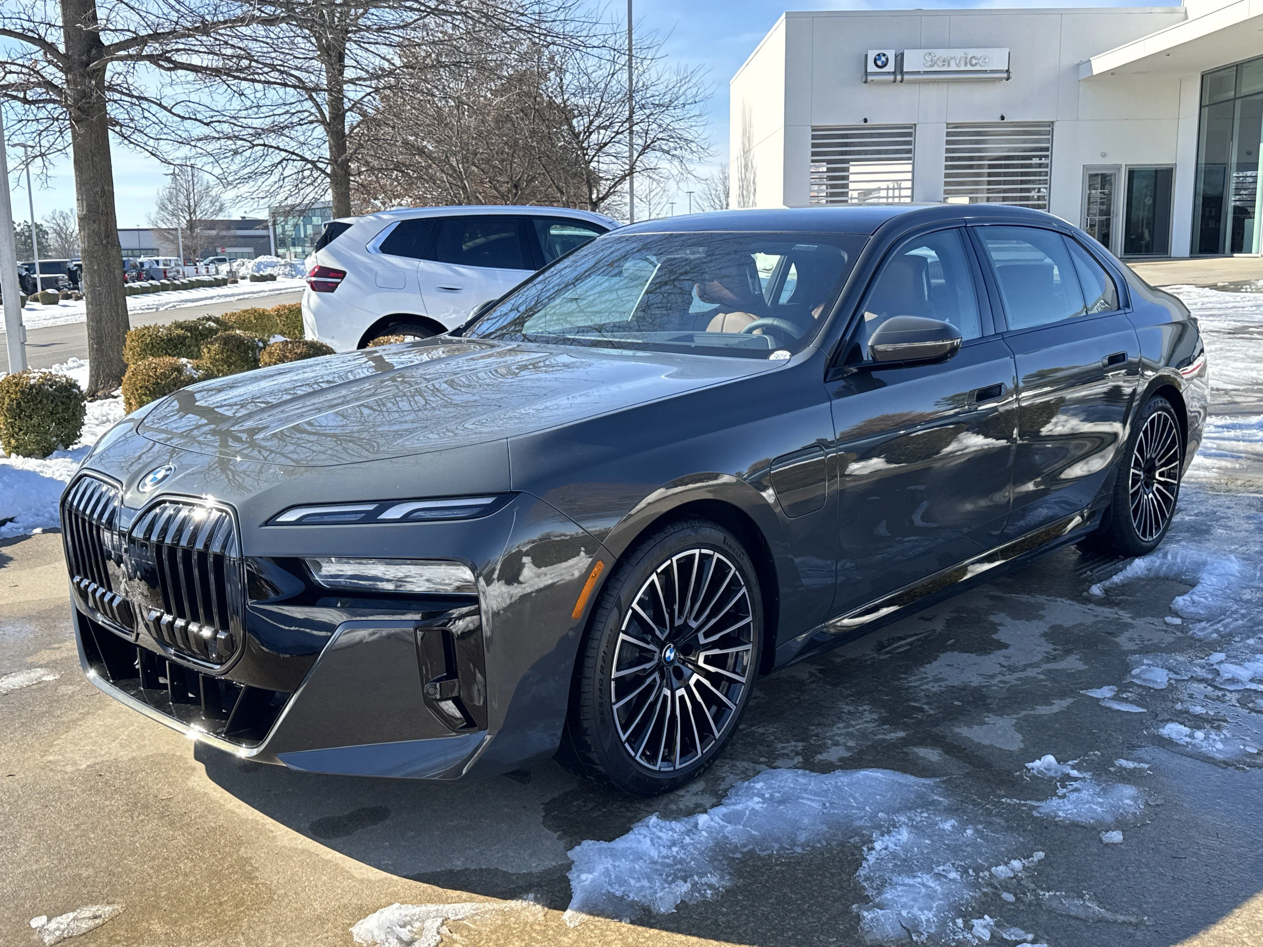 2026 BMW 7 Series 750e xDrive Sedan's photo