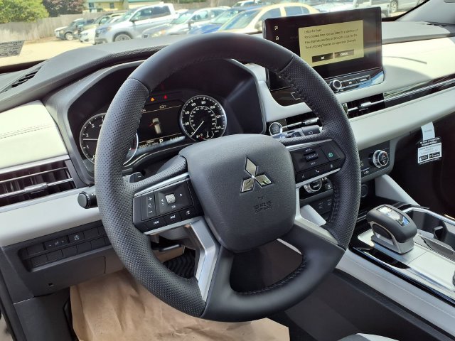 New 2026 Black Mitsubishi SE image 6