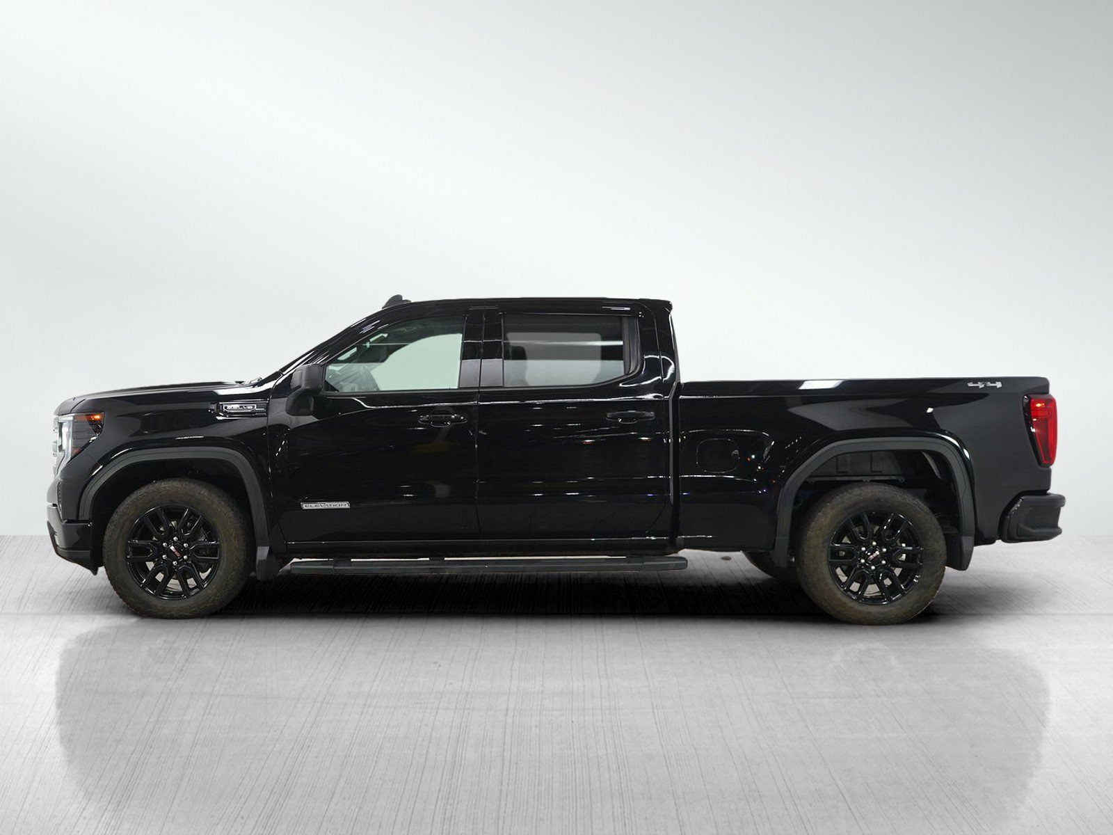 Used 2022 GMC Sierra 1500 Elevation with VIN 1GTUUCED9NZ629892 for sale in White Bear Lake, Minnesota