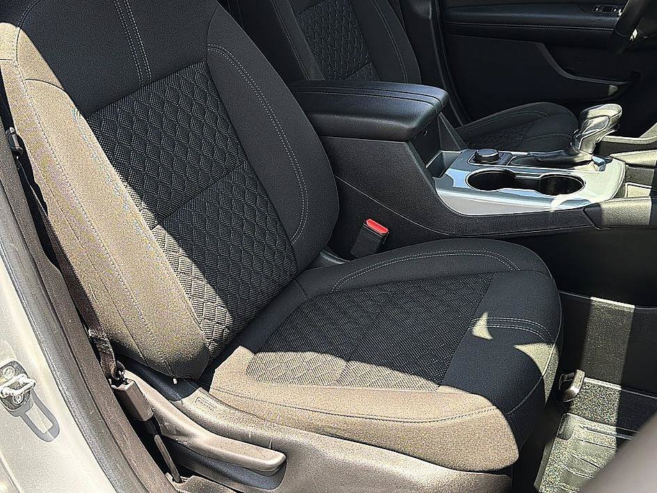 Used 2021 Silver Ice Metallic Chevrolet LT image 22