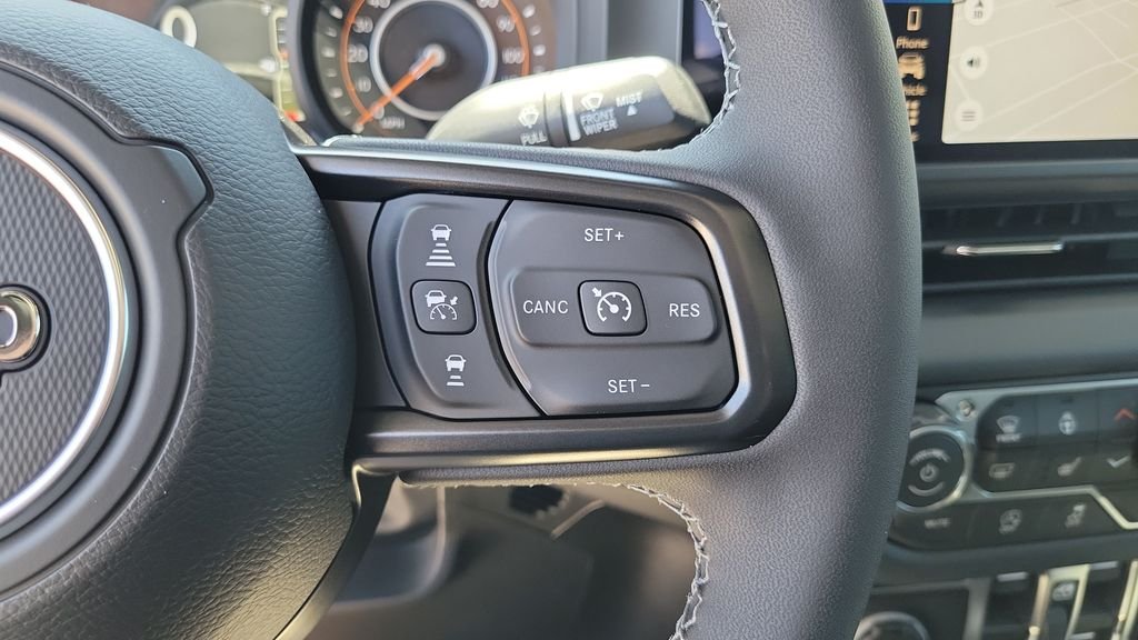 New 2026 Bright White Clear-Coat Exterior Paint Jeep Mojave X image 21