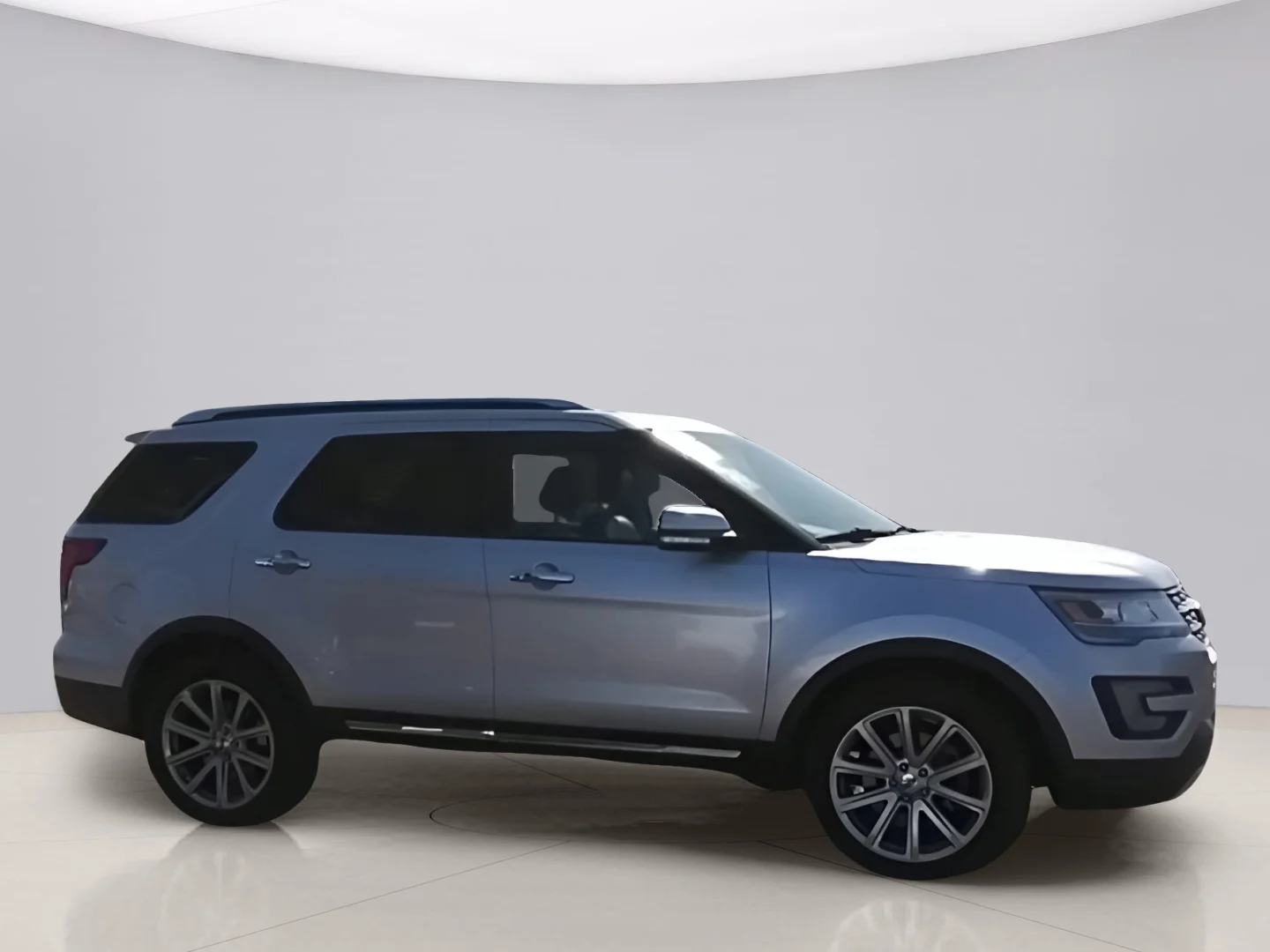 Used 2016 Silver Ford LIMITED image 2