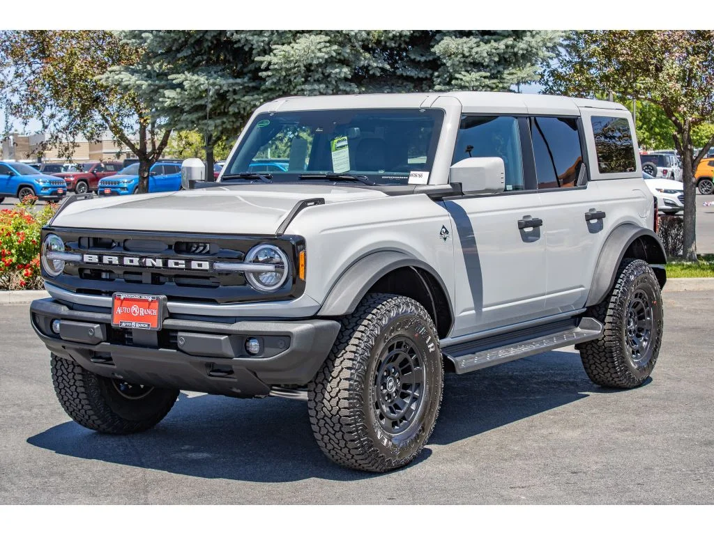 New 2026 AVALANCHE GRAY Ford Outer Banks image 4