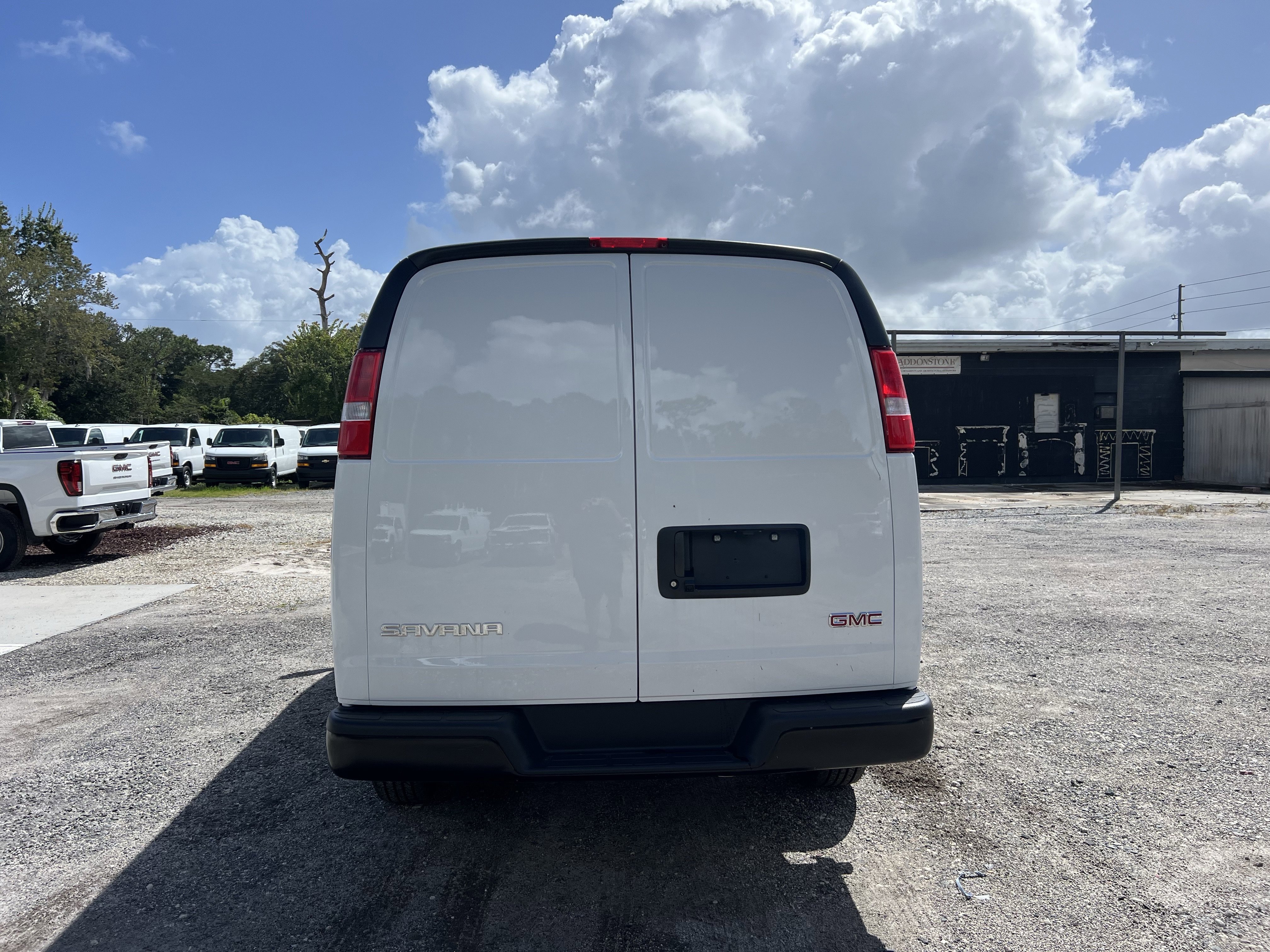New 2025 Summit White GMC Work Van image 4