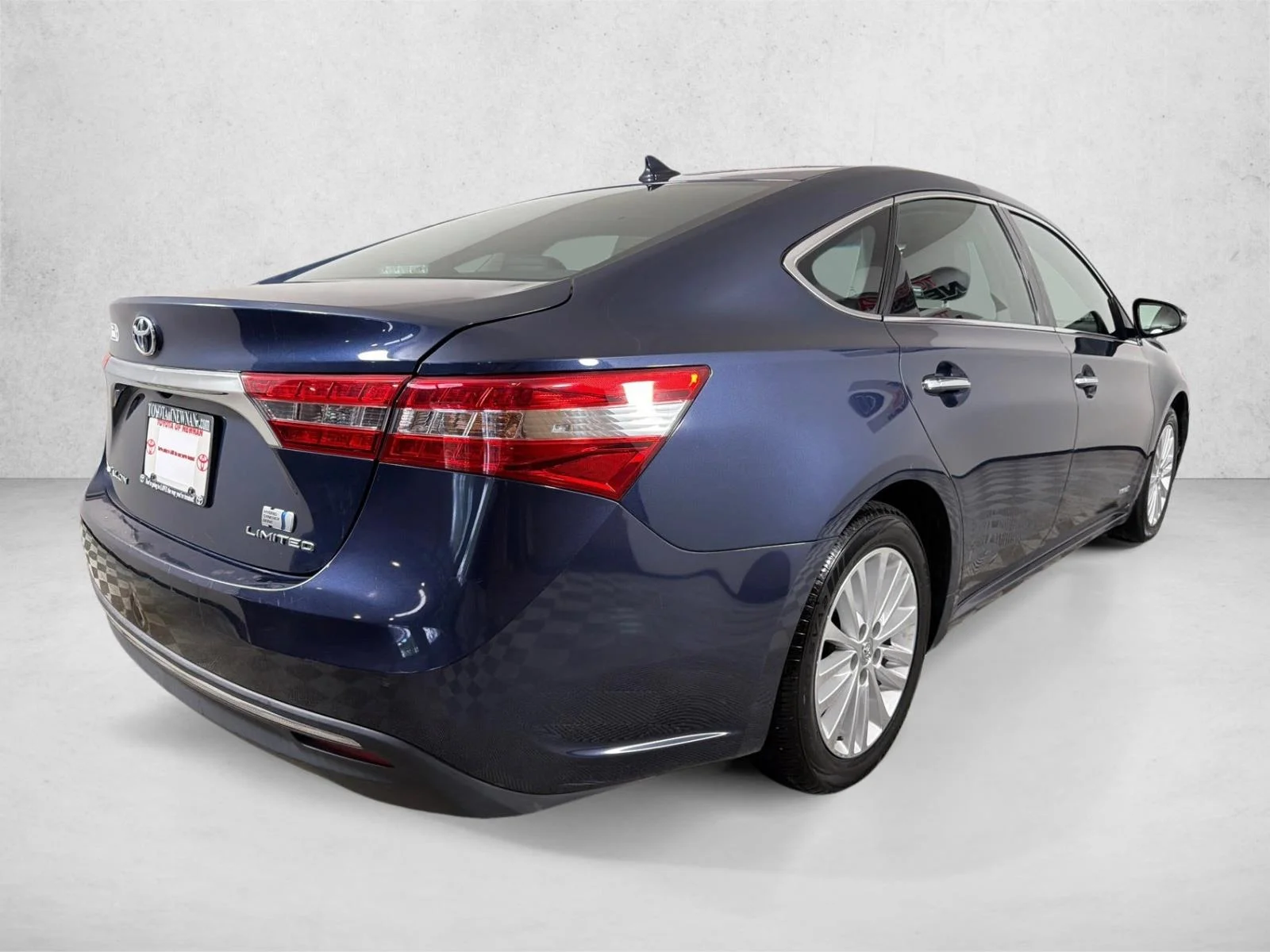 Used 2015 White Toyota XLE Touring image 5