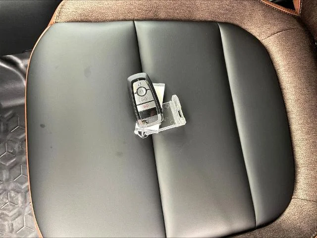 New 2026 Velocity Blue Metallic Ford Outer Banks® image 66
