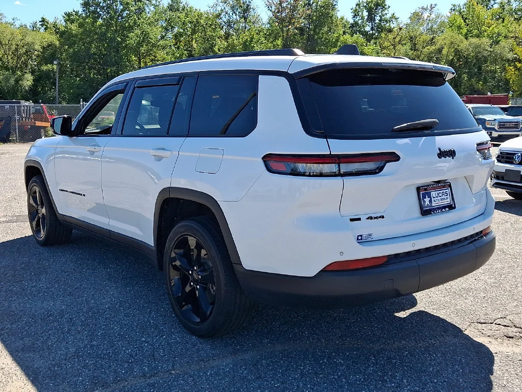 Used 2023 Bright White Clearcoat Jeep Altitude image 8