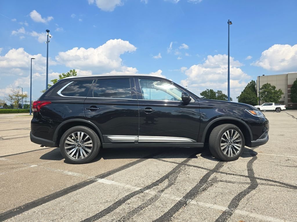 Used 2019 Labrador Black Metallic Mitsubishi  image 14