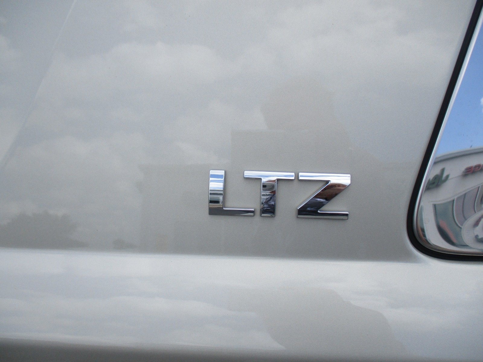 Used 2016 GOLD Chevrolet Ltz image 8