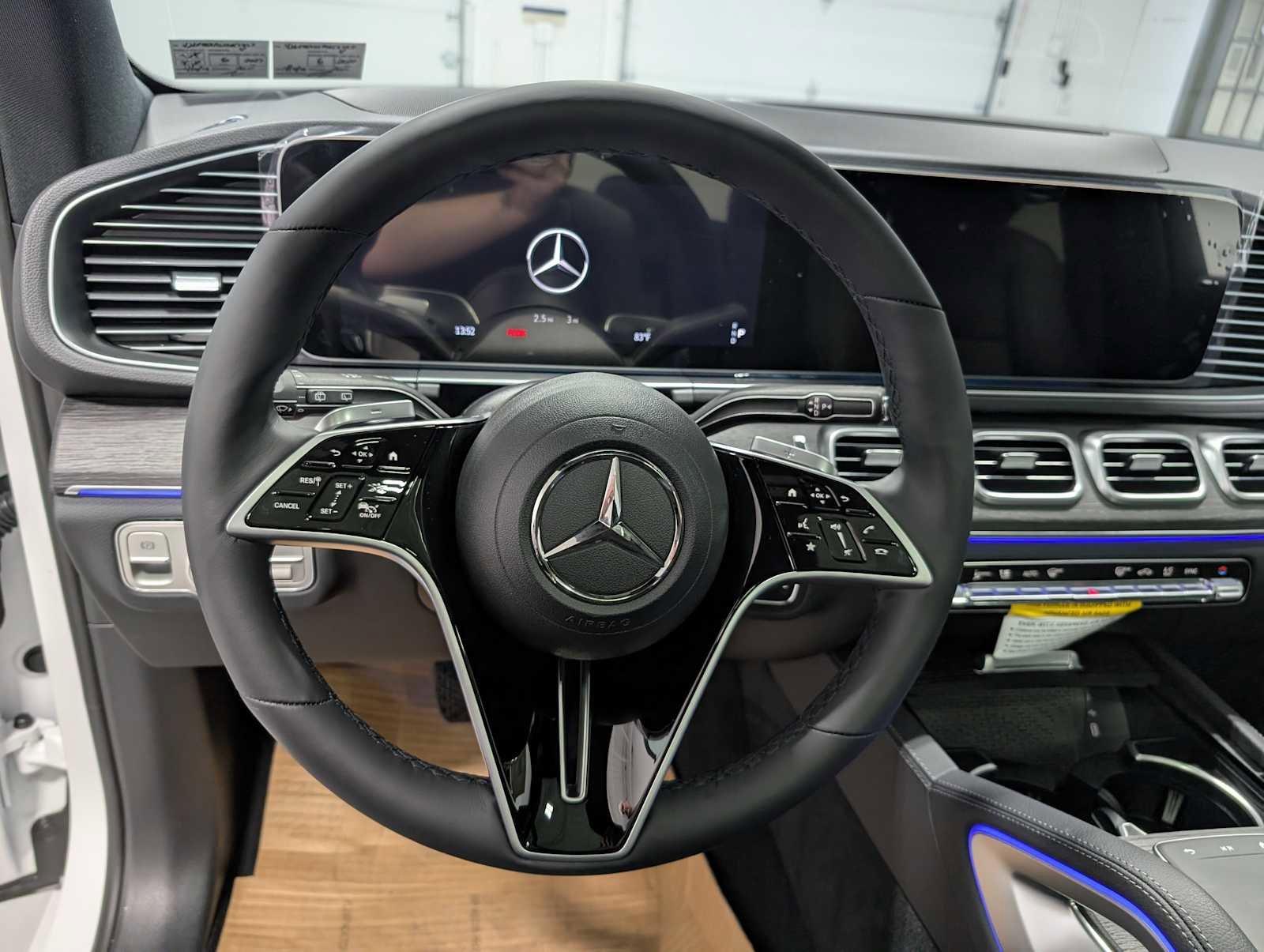 New 2026 MANUFAKTUR Moonlight White Magno Mercedes-Benz GLE 450 image 32