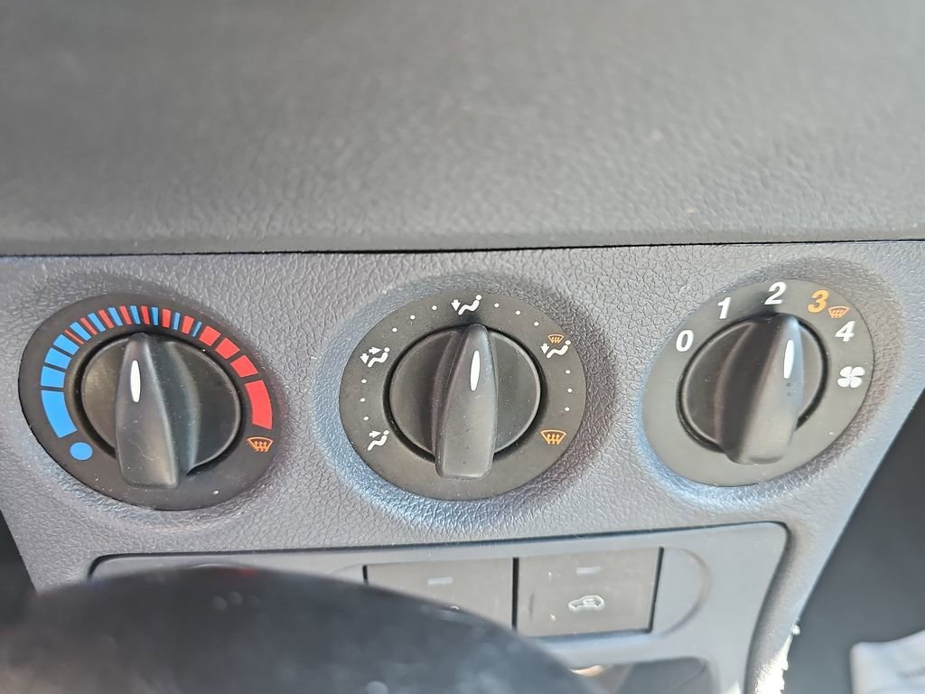 Used 2010 White Ford XLT image 21