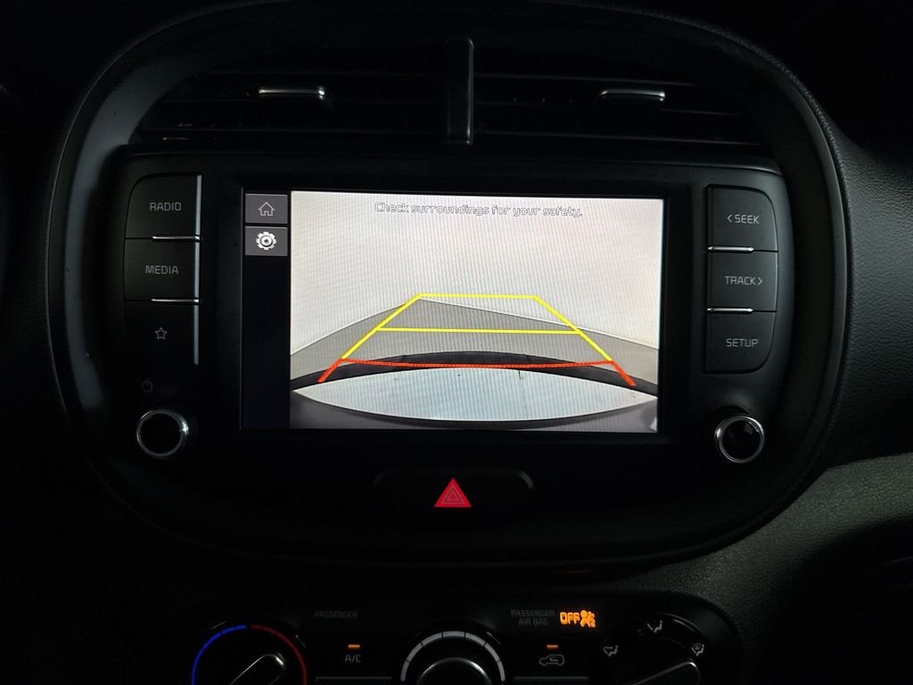 Used 2025  Kia LX image 27