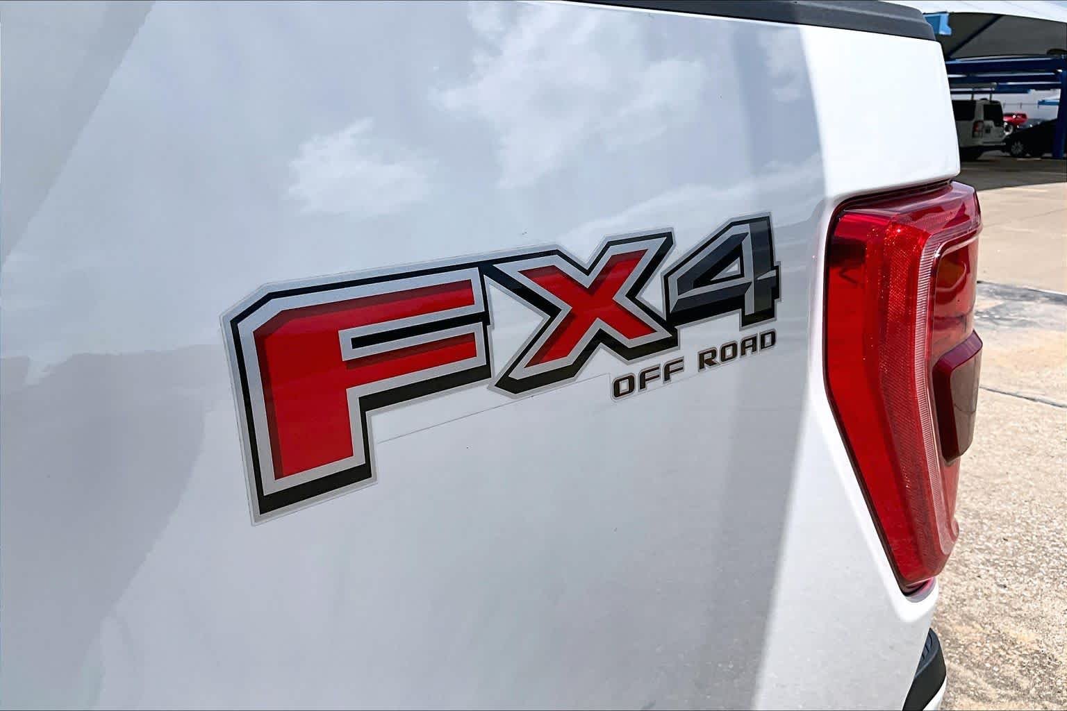 Used 2023 Oxford White Ford XLT image 10