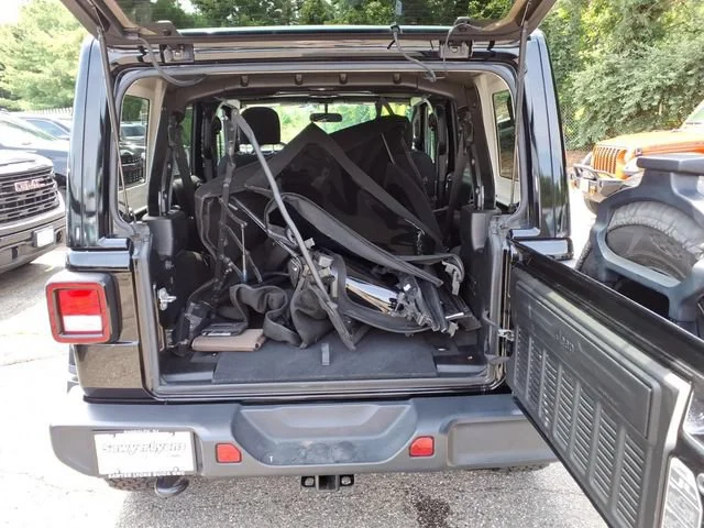 Used 2018 Black Jeep Sahara 4x4 image 7