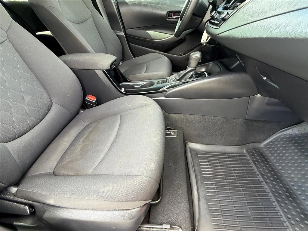 Used 2022 Red Toyota LE image 10