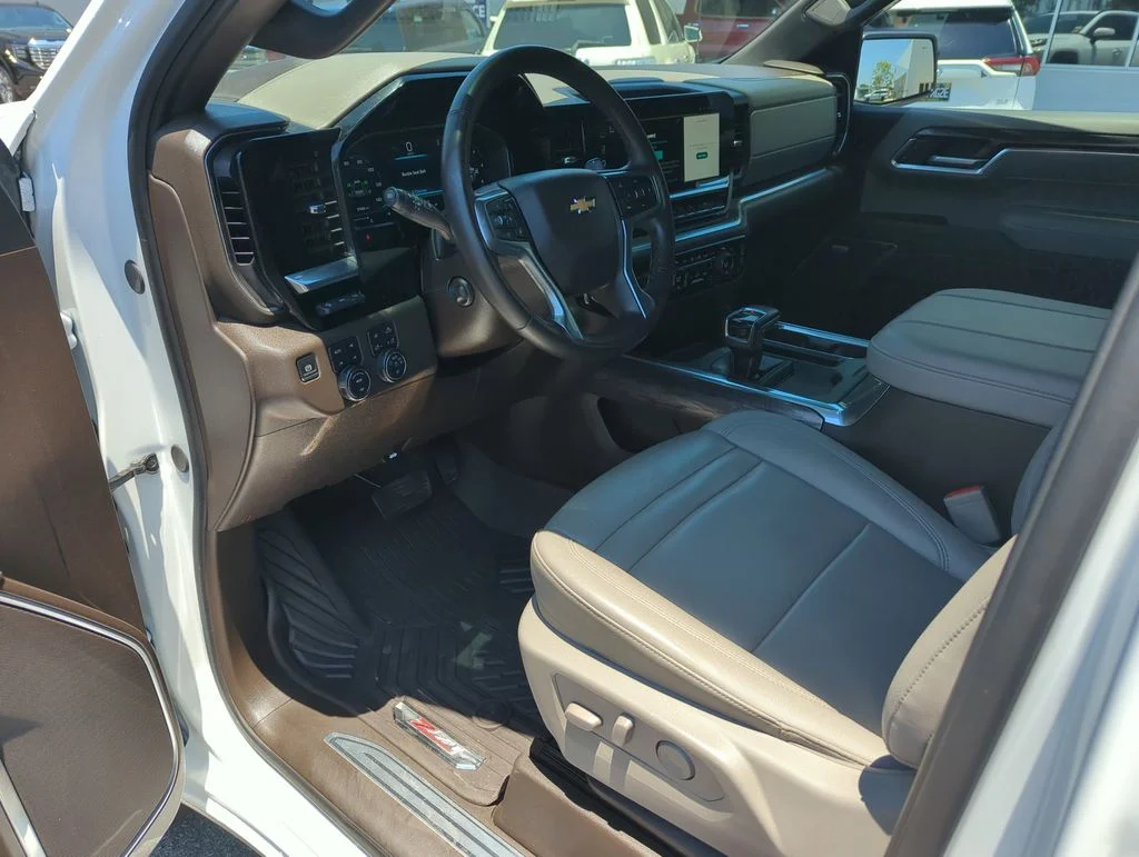 Used 2025 White Chevrolet LTZ image 10