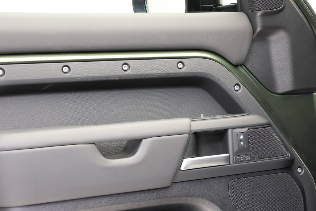 New 2026 Woolstone Green Land Rover X-Dynamic SE image 27