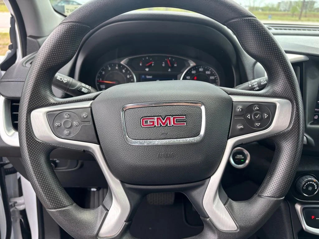 Used 2024 White GMC SLE image 12