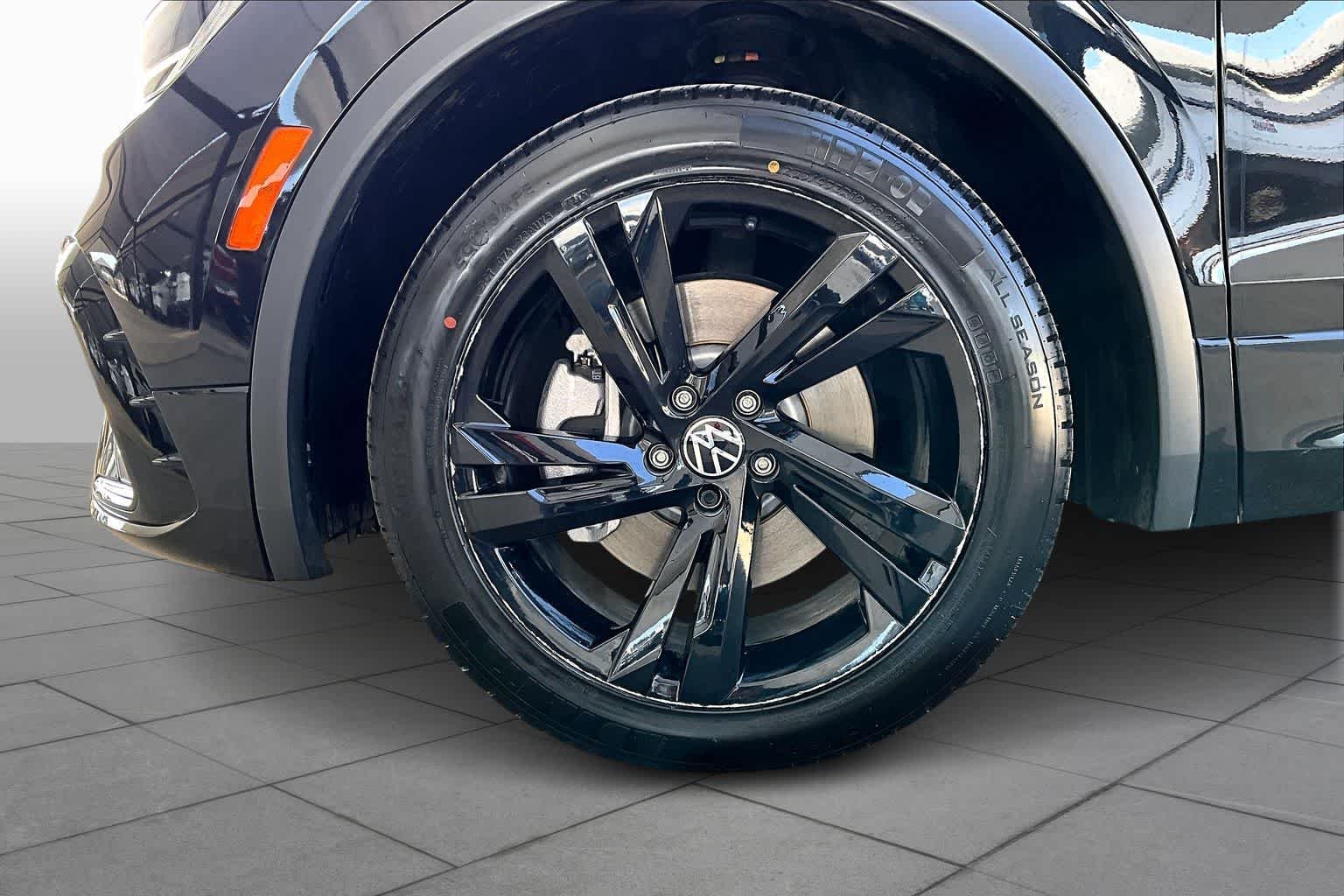 Used 2024 Deep Black Pearl Volkswagen SE R-Line Black image 11