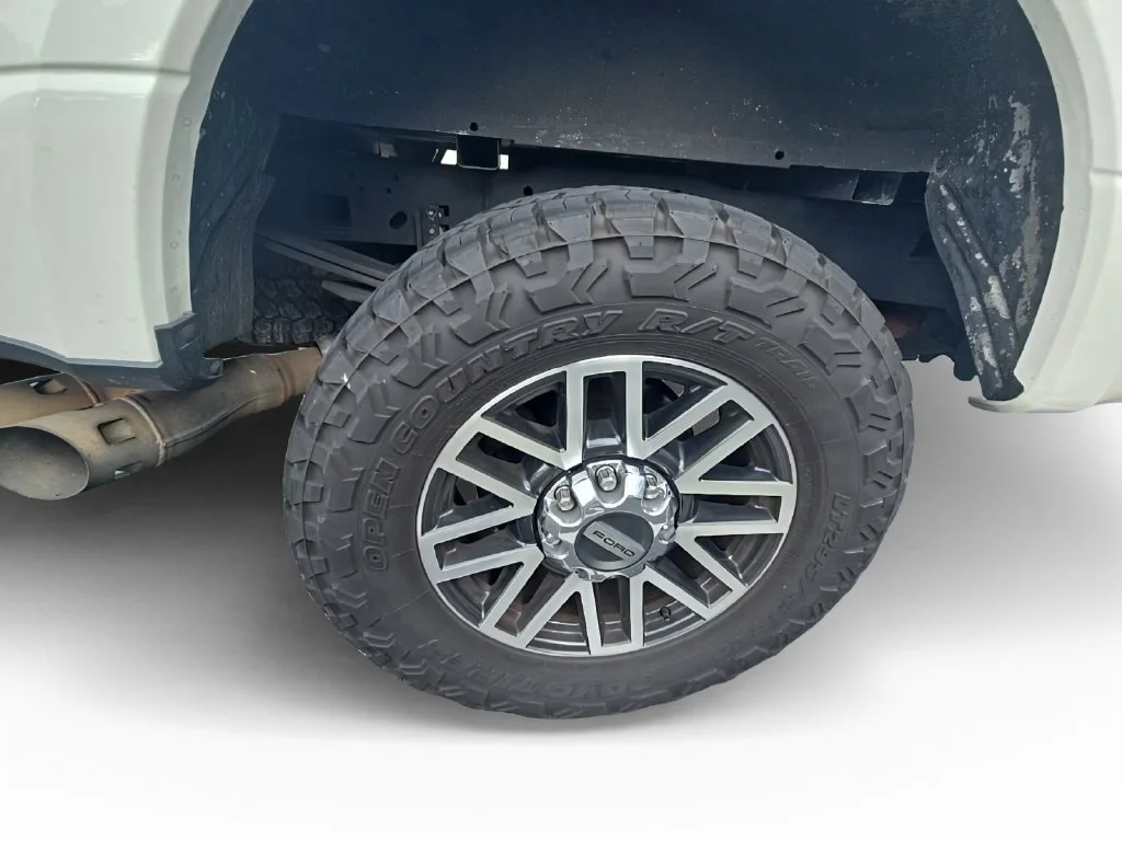 Used 2019 White Platinum Me Ford XL image 12