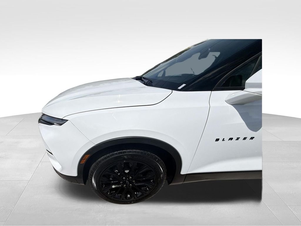 Used 2024 White Chevrolet LT image 10