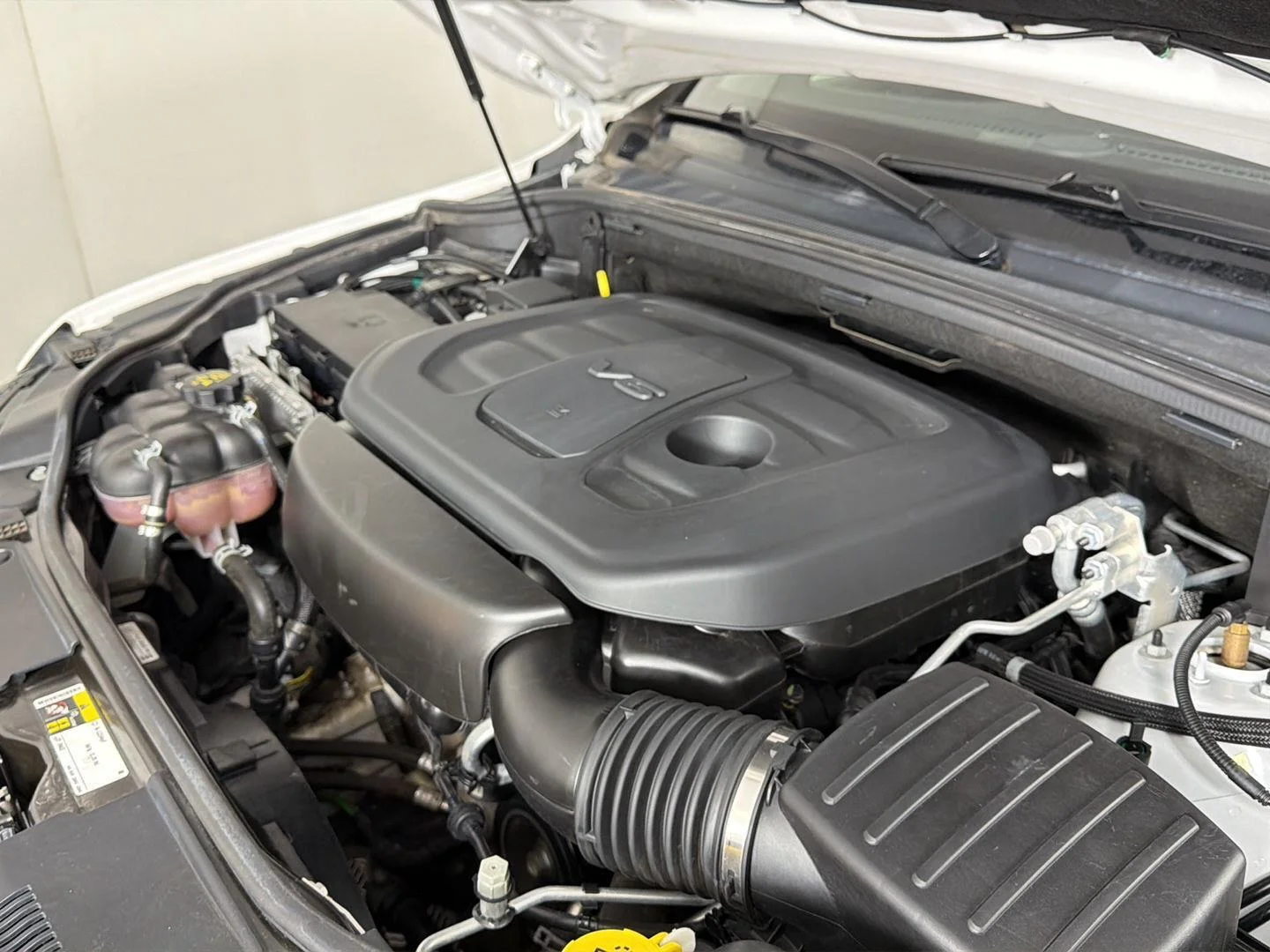 Used 2019 Bright White Clearcoat Jeep Trailhawk image 13