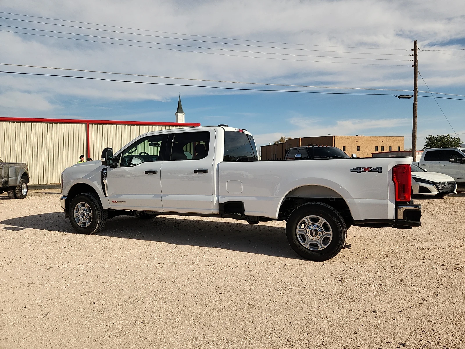 New 2027 Oxford White Ford XLT image 4