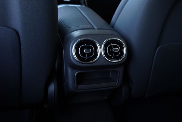 New 2026 Black Mercedes-Benz GLC 300 image 27