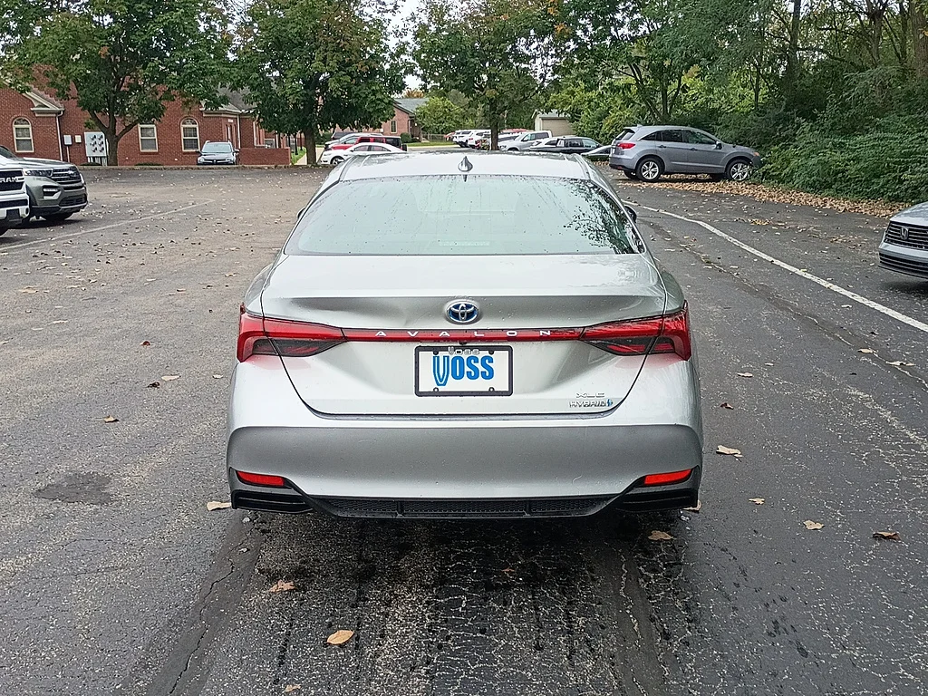 2021 Toyota Avalon XLE, photo 3 of 12